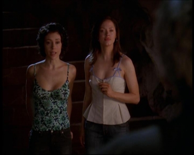 Charmed-Online_dot_net-7x01ACallToArms2255.jpg