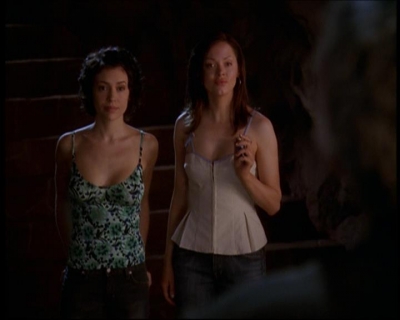 Charmed-Online_dot_net-7x01ACallToArms2259.jpg