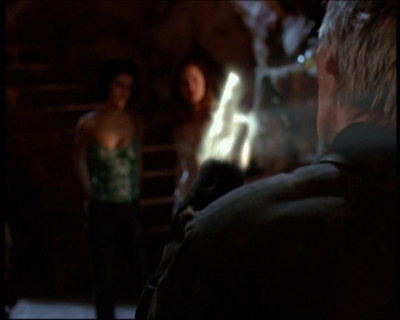 Charmed-Online_dot_net-7x01ACallToArms2278.jpg