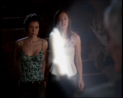 Charmed-Online_dot_net-7x01ACallToArms2286.jpg