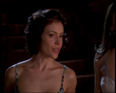 Charmed-Online_dot_net-7x01ACallToArms2328.jpg