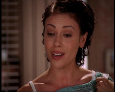 Charmed-Online_dot_net-7x01ACallToArms2395.jpg