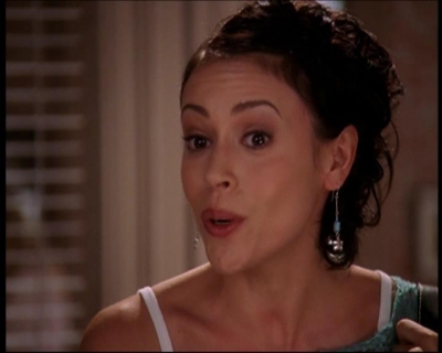 Charmed-Online_dot_net-7x01ACallToArms2396.jpg