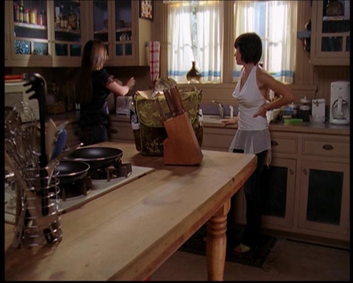 Charmed-Online_dot_net-702TheBareWitchProject0423.jpg