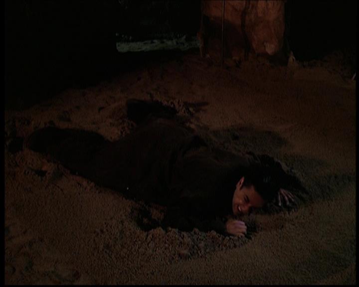 Charmed-Online_dot_net-702TheBareWitchProject0570.jpg