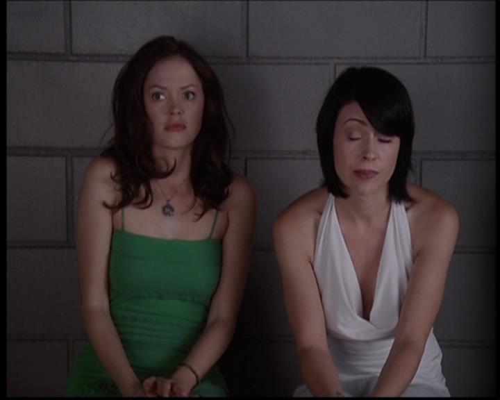 Charmed-Online_dot_net-702TheBareWitchProject1702.jpg