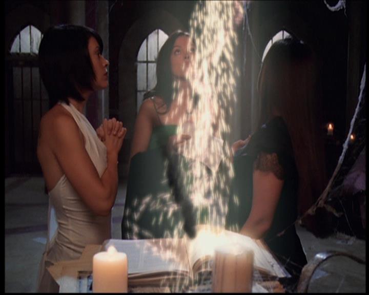 Charmed-Online_dot_net-702TheBareWitchProject1956.jpg