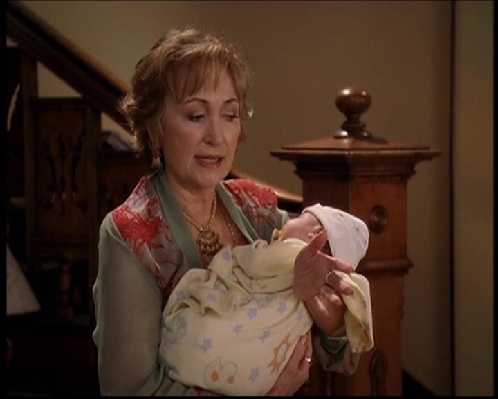 Charmed-Online_dot_net-7x03CheaperByTheCoven0100.jpg