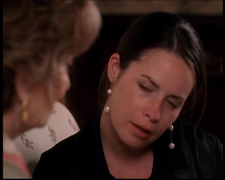 Charmed-Online_dot_net-7x03CheaperByTheCoven1044.jpg