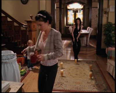 Charmed-Online_dot_net-7x03CheaperByTheCoven0006.jpg