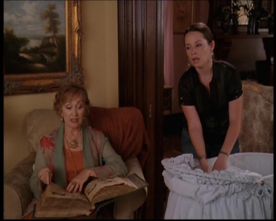 Charmed-Online_dot_net-7x03CheaperByTheCoven0509.jpg