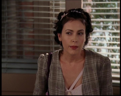 Charmed-Online_dot_net-7x03CheaperByTheCoven0684.jpg