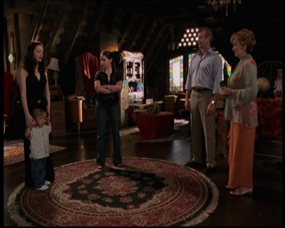 Charmed-Online_dot_net-7x03CheaperByTheCoven0706.jpg