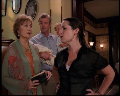 Charmed-Online_dot_net-7x03CheaperByTheCoven0852.jpg