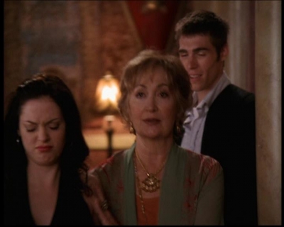 Charmed-Online_dot_net-7x03CheaperByTheCoven1347.jpg