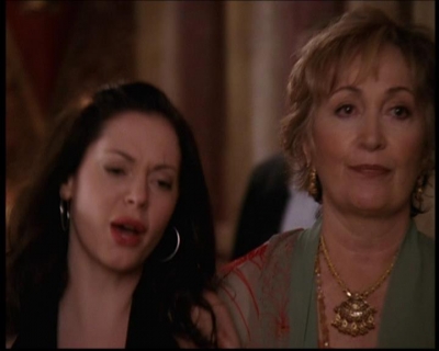 Charmed-Online_dot_net-7x03CheaperByTheCoven1348.jpg