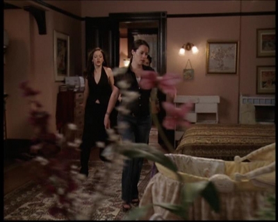 Charmed-Online_dot_net-7x03CheaperByTheCoven1935.jpg