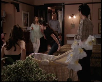 Charmed-Online_dot_net-7x03CheaperByTheCoven1946.jpg