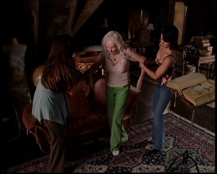 Charmed-Online_dot_net--7x04Charrrmed1821.jpg