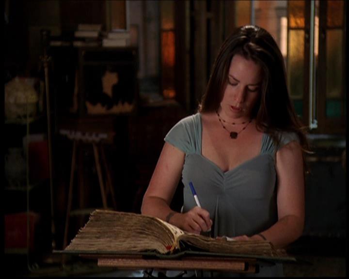 Charmed-Online_dot_net--7x04Charrrmed2078.jpg