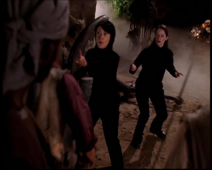 Charmed-Online_dot_net--7x04Charrrmed2386.jpg