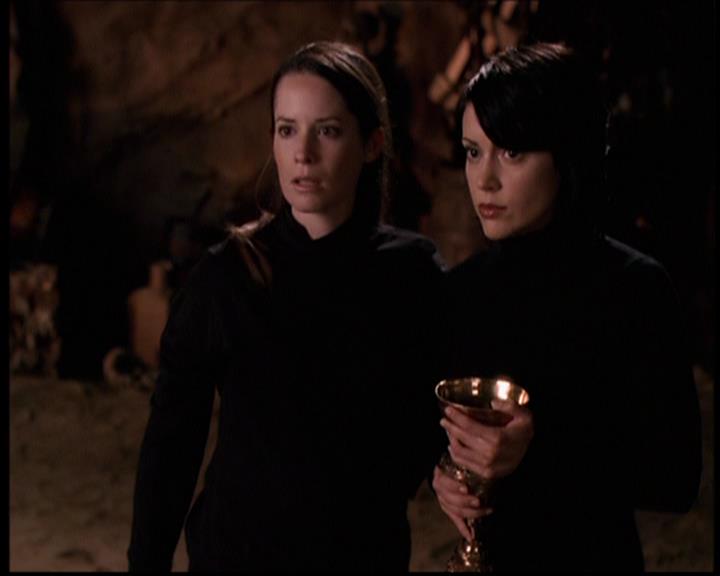 Charmed-Online_dot_net--7x04Charrrmed2488.jpg