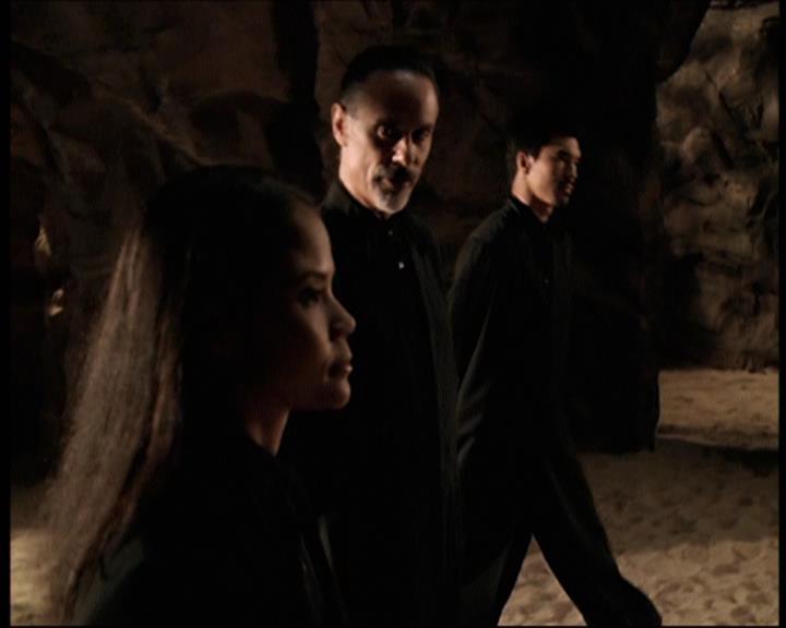 Charmed-Online-dot-net_706OnceUponABlueMoon1402.jpg