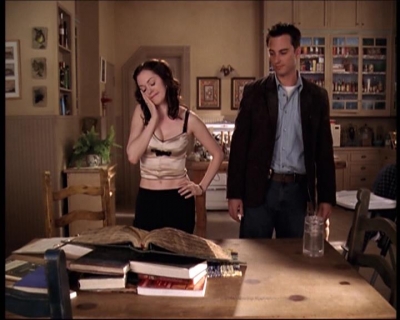 Charmed-Online-dot-net_707SomeoneToWitchOverMe1090.jpg