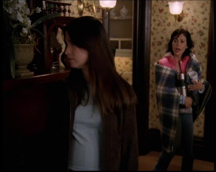 Charmed-Online-dot-709TheresSomethingAboutLeo0078.jpg