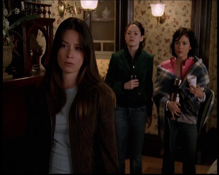Charmed-Online-dot-709TheresSomethingAboutLeo0083.jpg