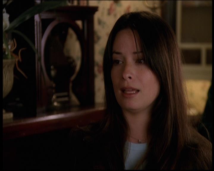 Charmed-Online-dot-709TheresSomethingAboutLeo0088.jpg