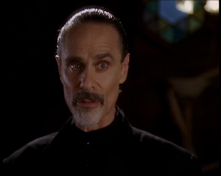 Charmed-Online-dot-709TheresSomethingAboutLeo0294.jpg