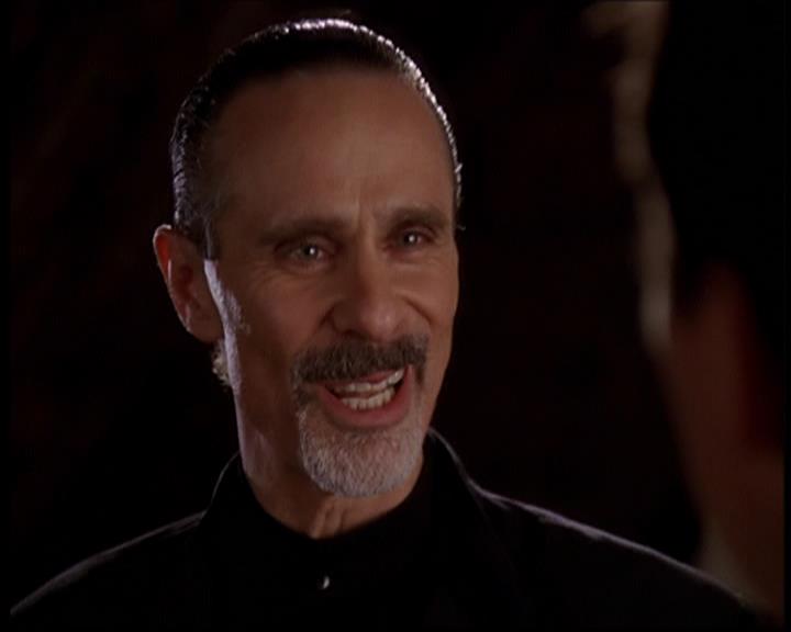 Charmed-Online-dot-709TheresSomethingAboutLeo0327.jpg