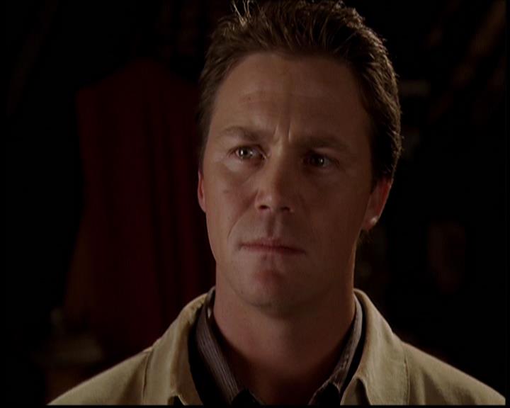 Charmed-Online-dot-709TheresSomethingAboutLeo0353.jpg