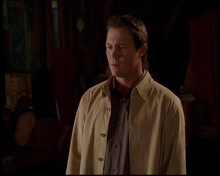 Charmed-Online-dot-709TheresSomethingAboutLeo0360.jpg