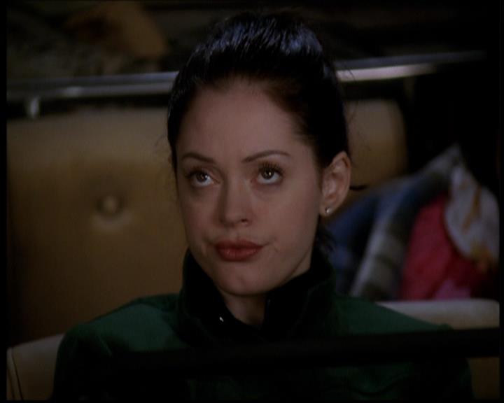 Charmed-Online-dot-709TheresSomethingAboutLeo0394.jpg