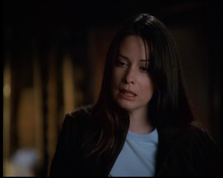 Charmed-Online-dot-709TheresSomethingAboutLeo0396.jpg