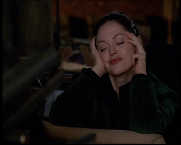 Charmed-Online-dot-709TheresSomethingAboutLeo0436.jpg