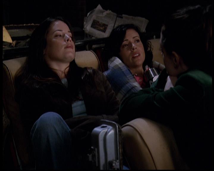 Charmed-Online-dot-709TheresSomethingAboutLeo0438.jpg