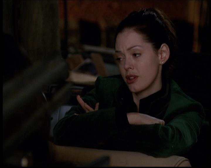 Charmed-Online-dot-709TheresSomethingAboutLeo0450.jpg