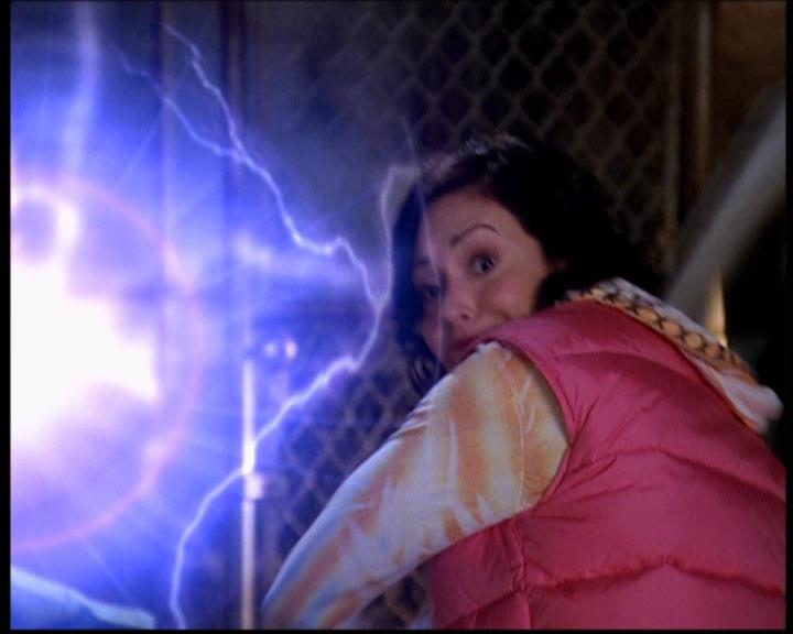 Charmed-Online-dot-709TheresSomethingAboutLeo0492.jpg