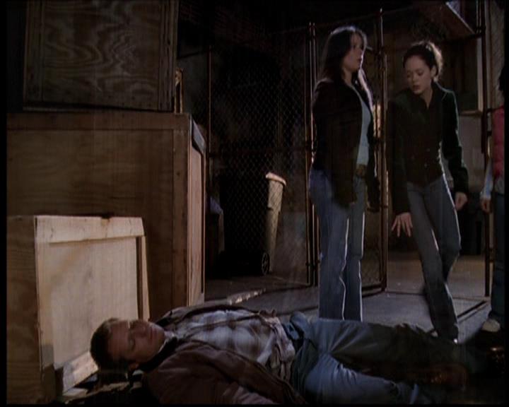 Charmed-Online-dot-709TheresSomethingAboutLeo0497.jpg