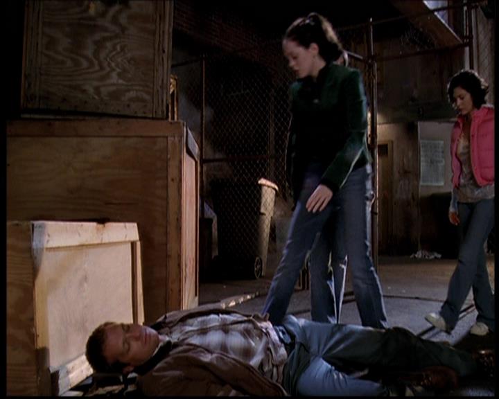 Charmed-Online-dot-709TheresSomethingAboutLeo0498.jpg