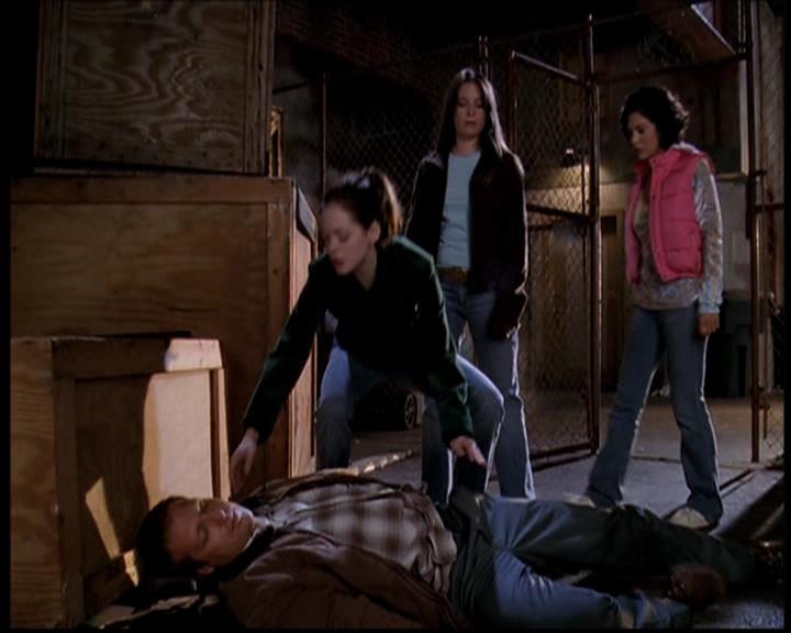 Charmed-Online-dot-709TheresSomethingAboutLeo0499.jpg