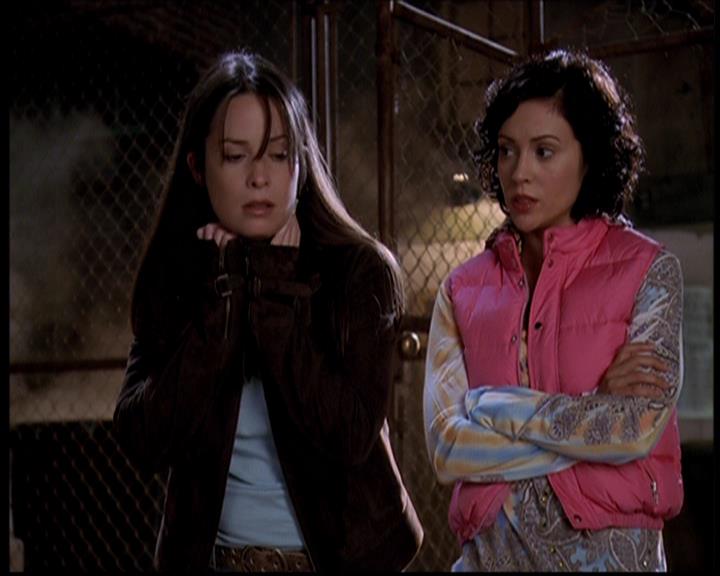Charmed-Online-dot-709TheresSomethingAboutLeo0506.jpg