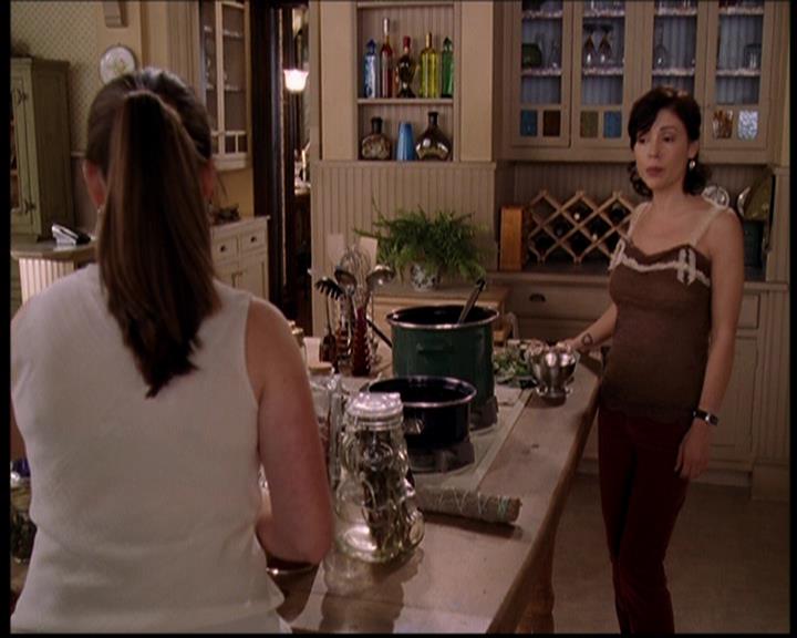 Charmed-Online-dot-709TheresSomethingAboutLeo0698.jpg