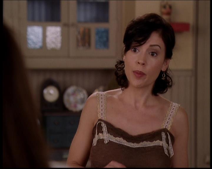 Charmed-Online-dot-709TheresSomethingAboutLeo0703.jpg