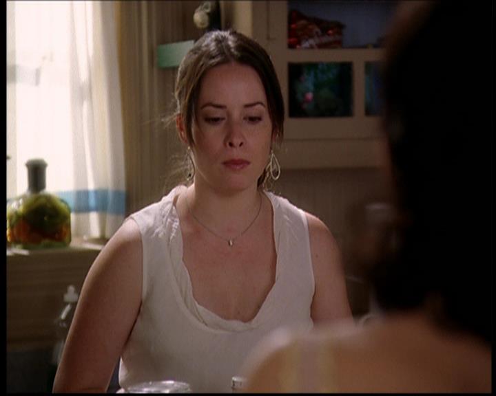 Charmed-Online-dot-709TheresSomethingAboutLeo0712.jpg
