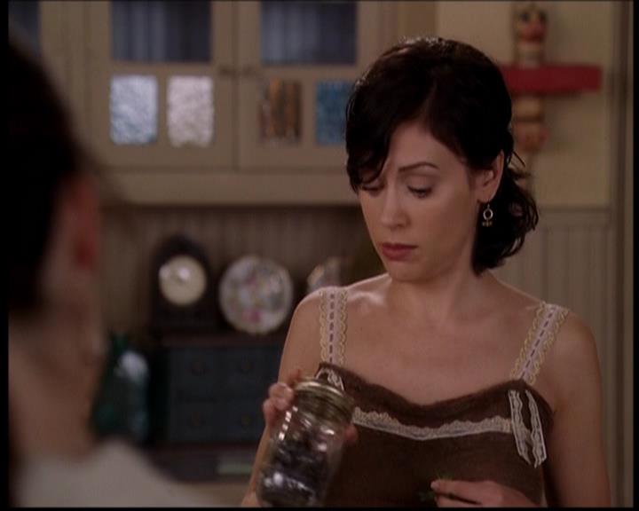 Charmed-Online-dot-709TheresSomethingAboutLeo0721.jpg