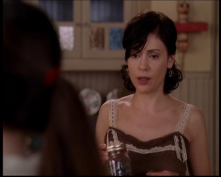 Charmed-Online-dot-709TheresSomethingAboutLeo0723.jpg
